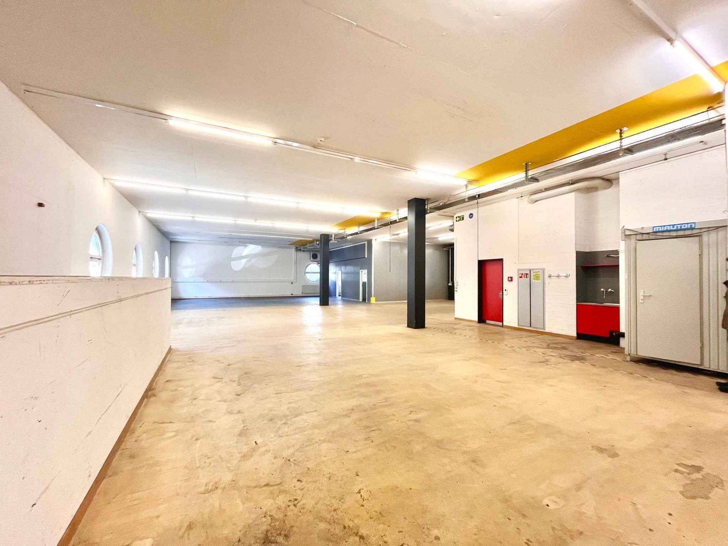 431m² commercial, photo 3 sur 8