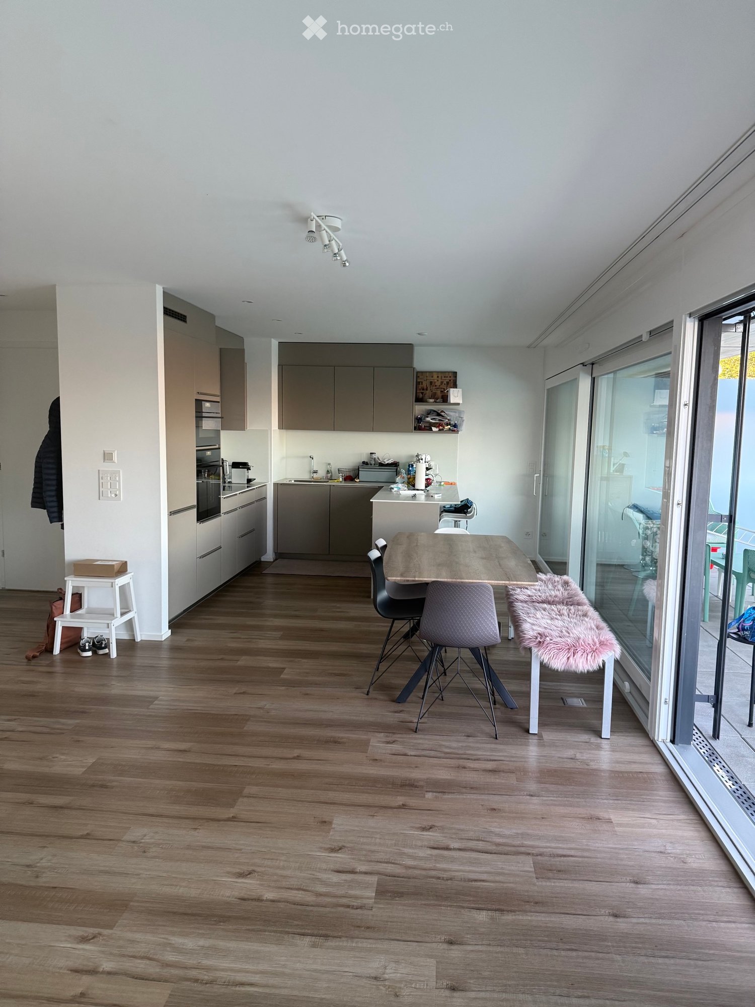 5 rooms apartment