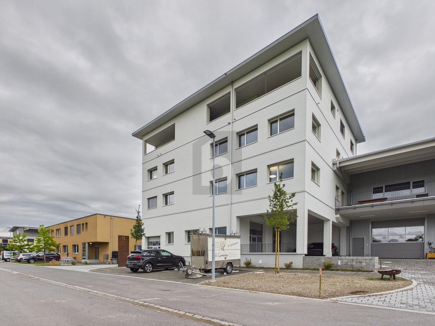 Bureau de 130m², photo 1 sur 4