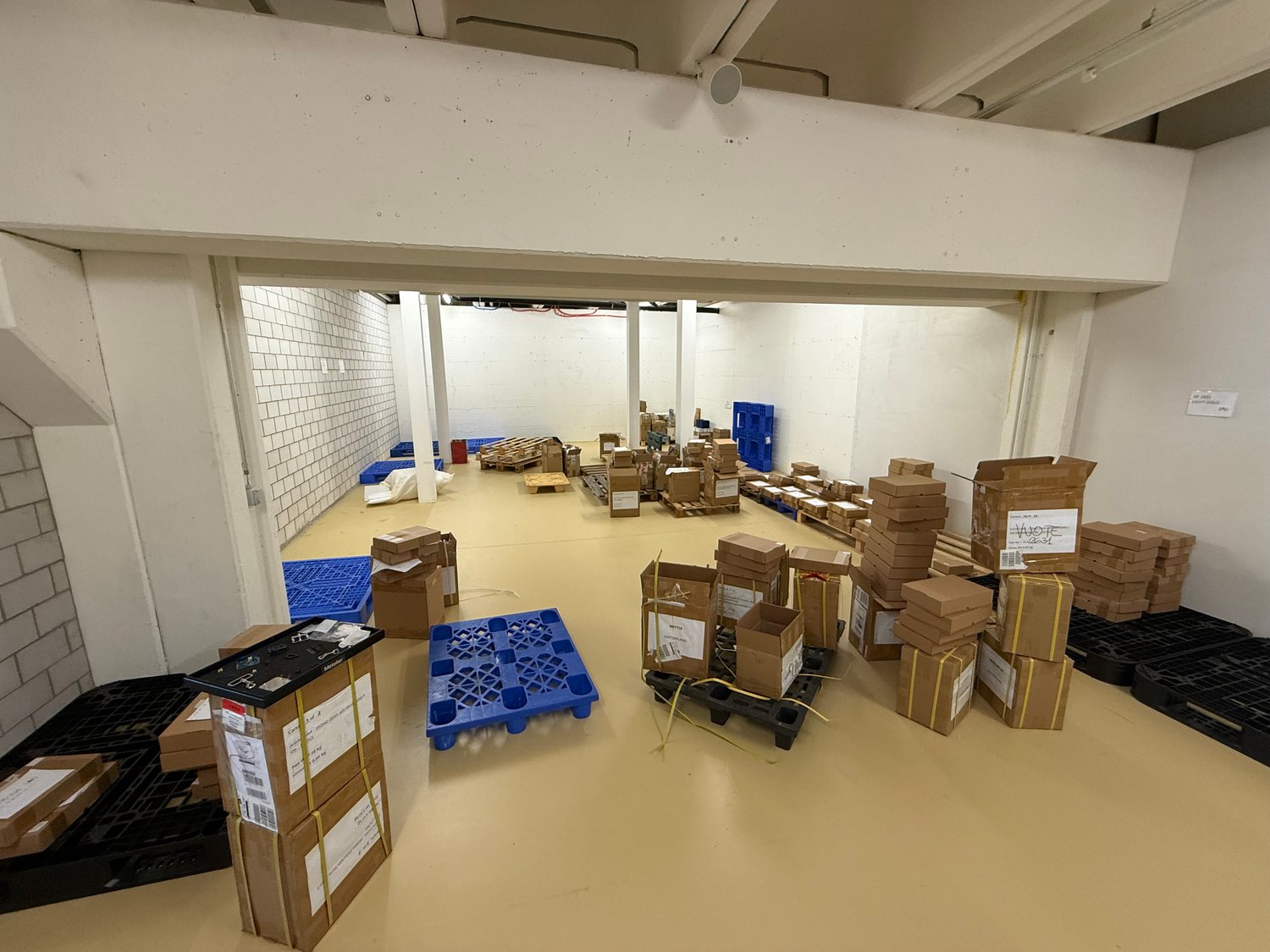 Magasin de 1940m², photo 9 sur 10