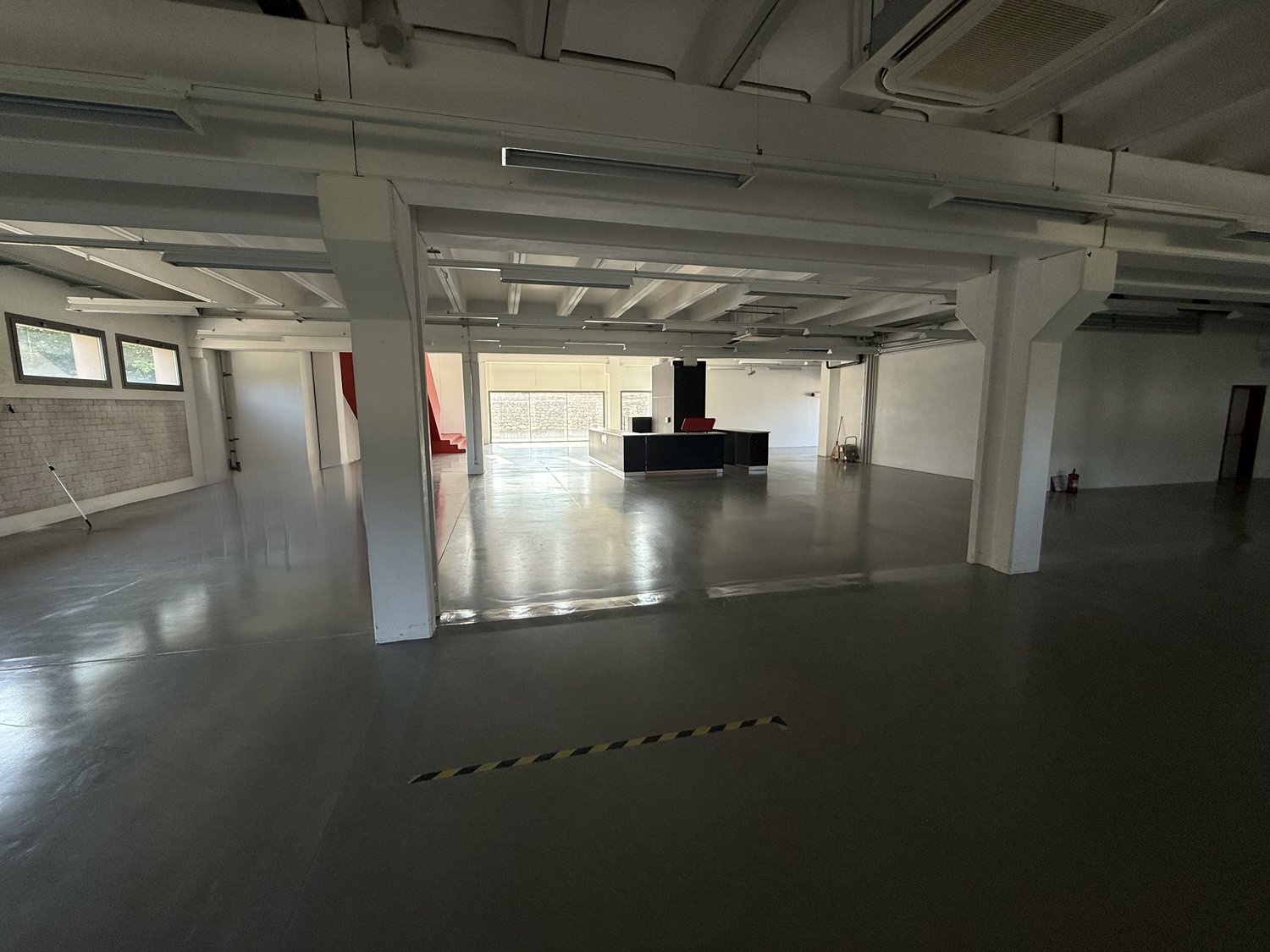 Magasin de 1940m², photo 6 sur 10