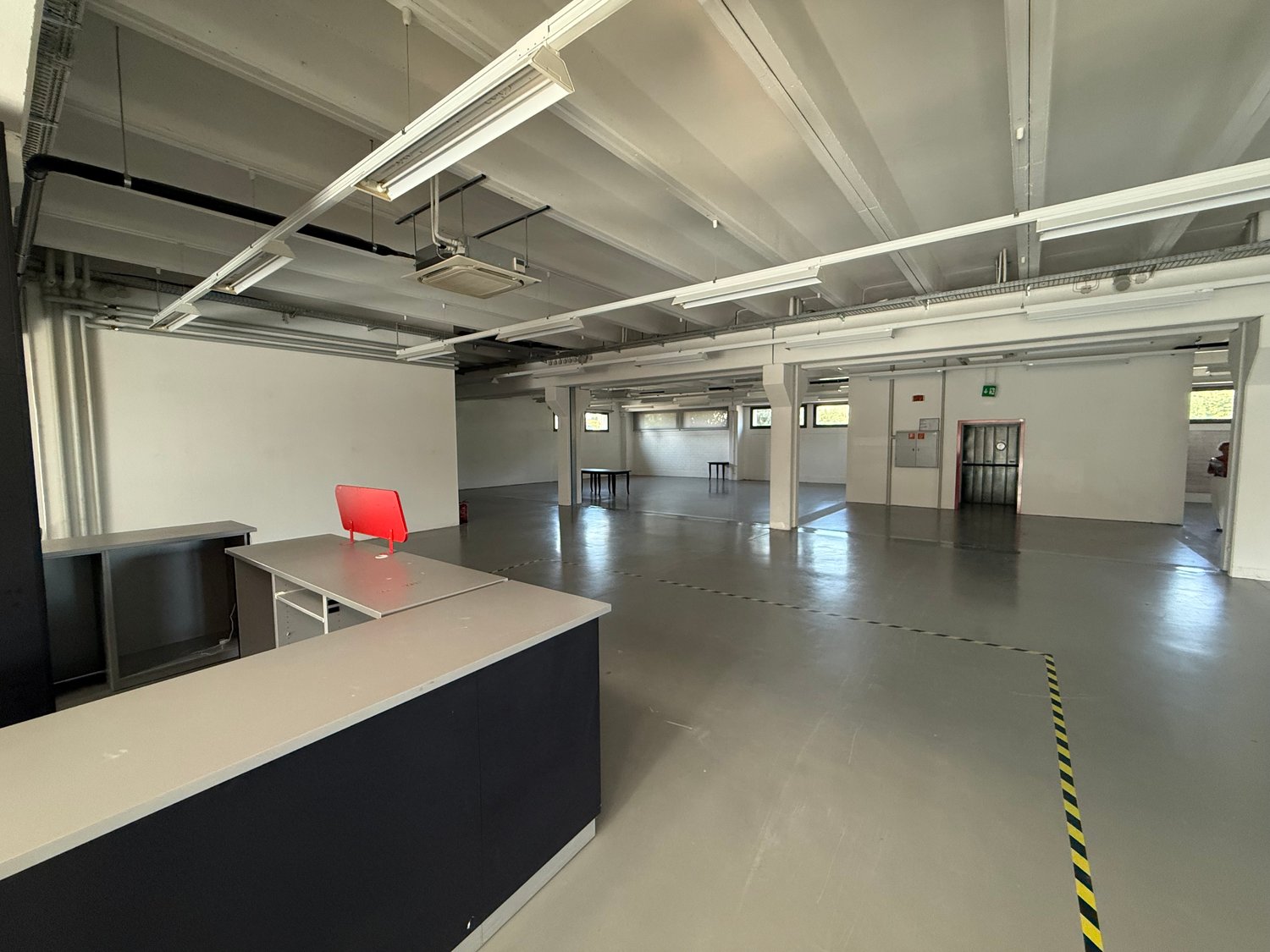 Magasin de 1940m², photo 4 sur 10