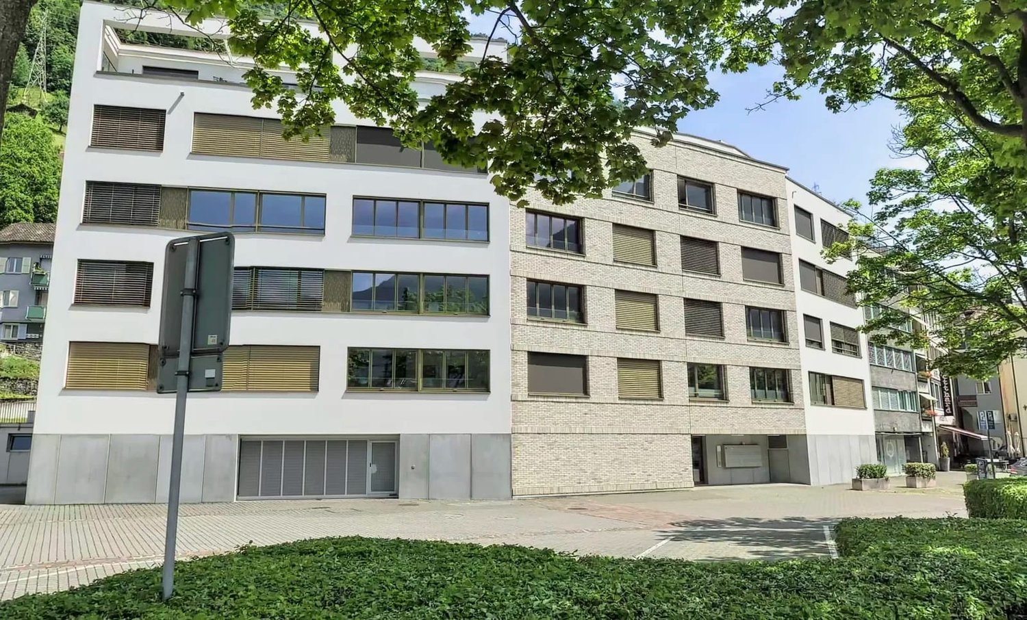 Place disponible, photo 1 sur 2