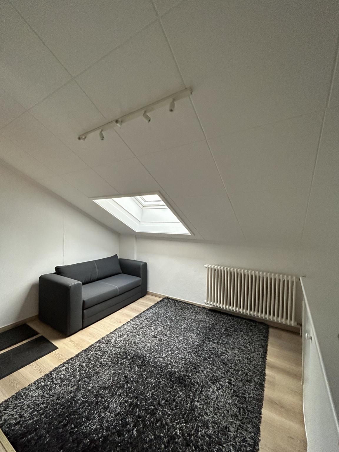 2 room single room, photo 2 sur 5