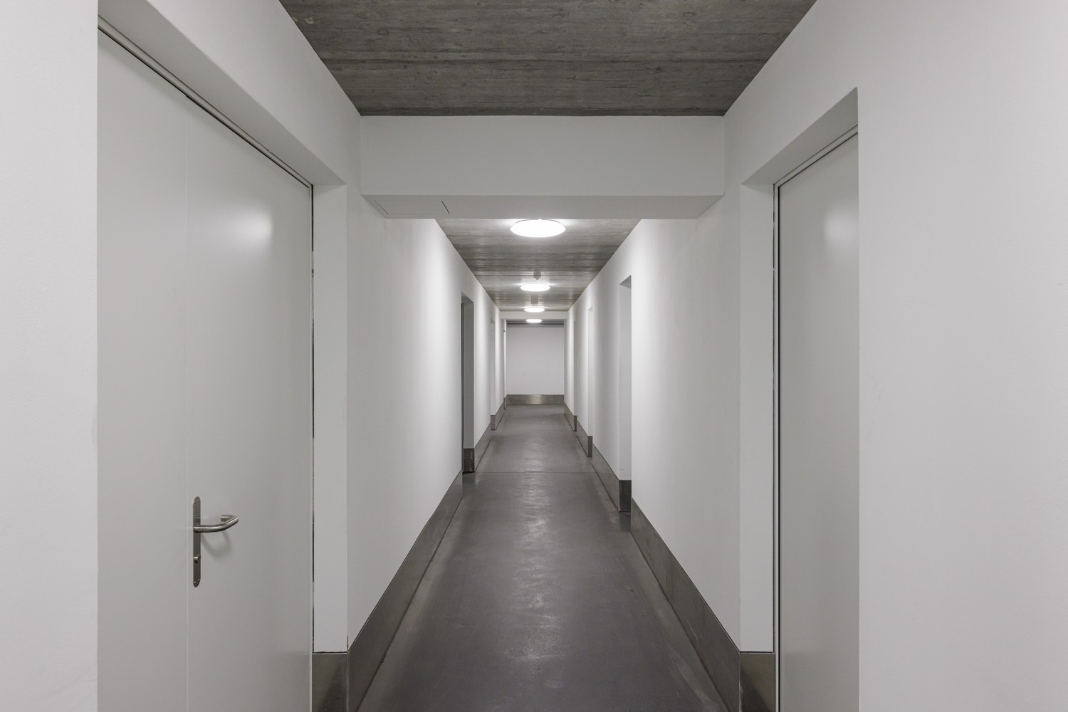 64m² commercial