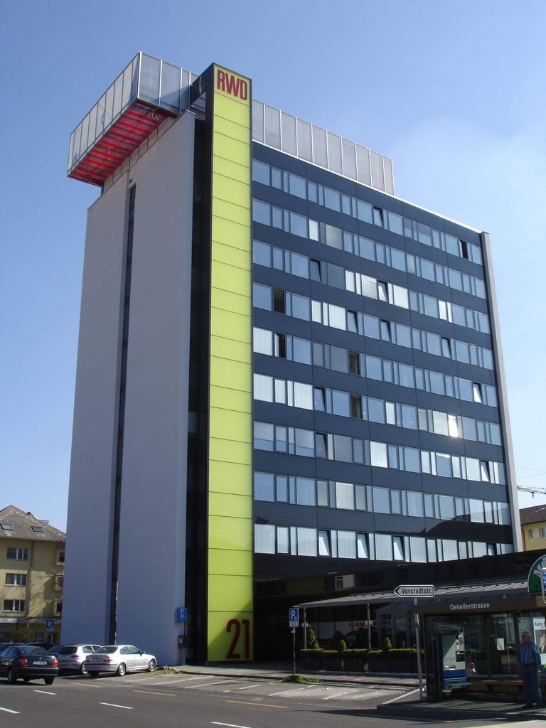 Dans notre parking souterrain à la Badenerstrasse 21 à Dietikon, votre véhicule est protégé de toutes les intempéries. Nous vous proposons la solution optimale. Pour les locataires tiers, une TVA de 8.1% s'applique en sus.

Avez-vous suscité votre intérêt ? Pour un rendez-vous de visite, veuillez no, photo 2 sur 2