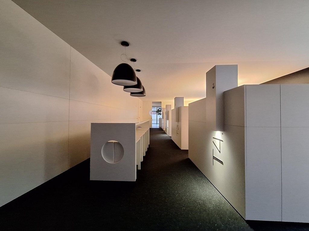 505m² office