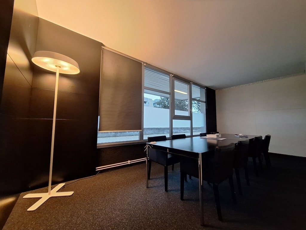 505m² office