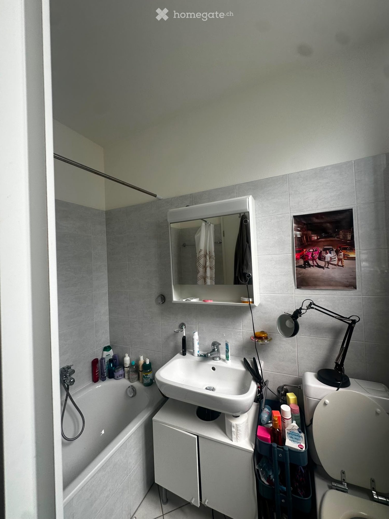 Appartement de 2 ½ pièces

Recherche repreneur/se pour un appartement lumineux de 2.5 pièces en centre-ville à Lugano. Possibilité de partager l'appartement (par exemple pour des étudiants). 
L'appartement ne sera PAS meublé. 
Situé en position stratégique à 2 minutes à pied de l'USI, Coop et de l'a, photo 5 sur 5