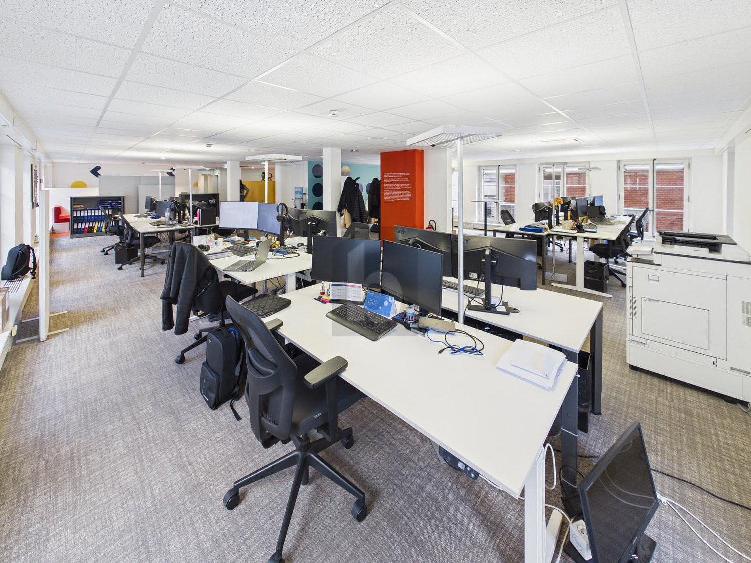 245m² bureau, photo 2 sur 4