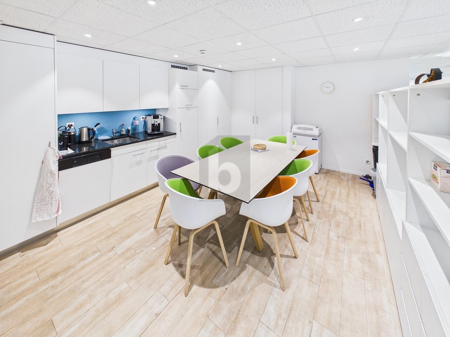 245m² bureau, photo 3 sur 4