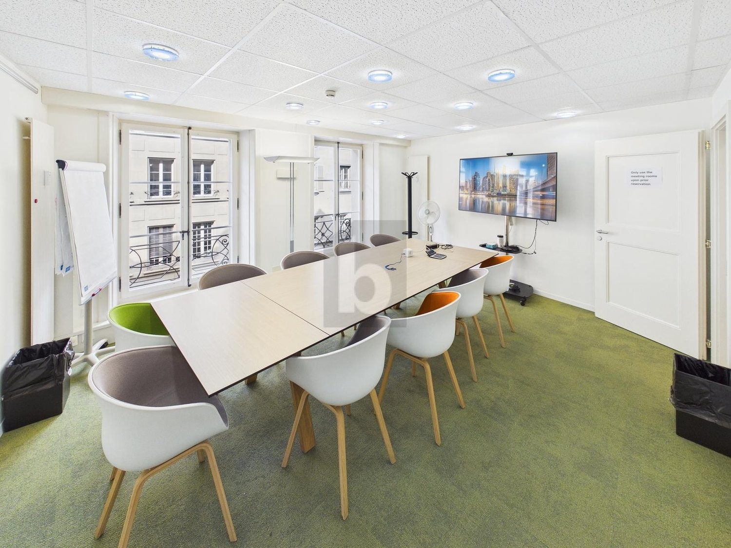 245m² bureau, photo 1 sur 4