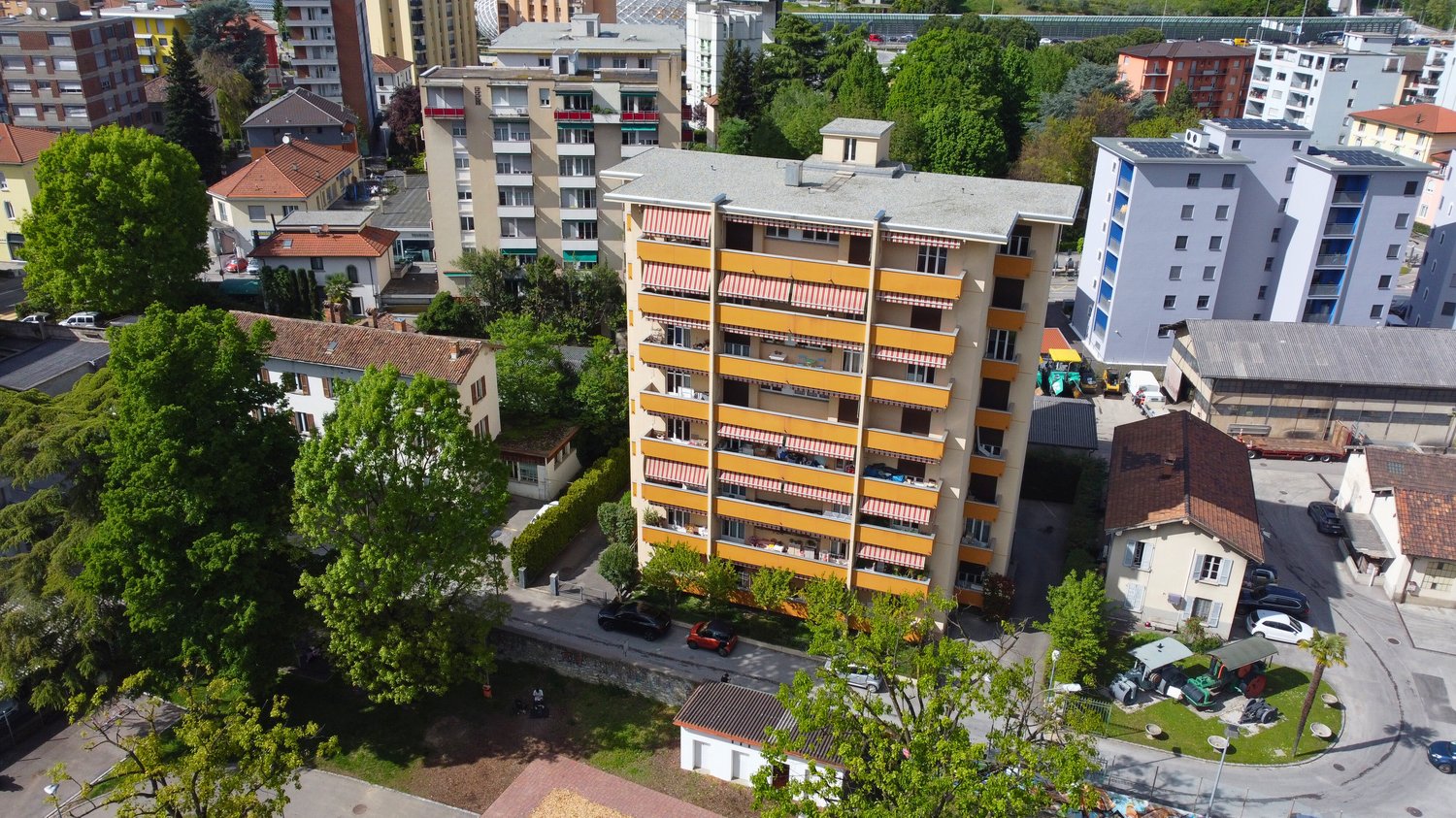 Appartement de 3 ½ pièces

A louer, lumineux appartement de 3.5 locaux au centre de Chiasso, dans une position stratégique et bien desservie.

A quelques minutes à pied de la gare FFS, de l'arrêt de bus et de tous les principaux services (banques, supermarchés, magasins, restaurants). Excellentes li