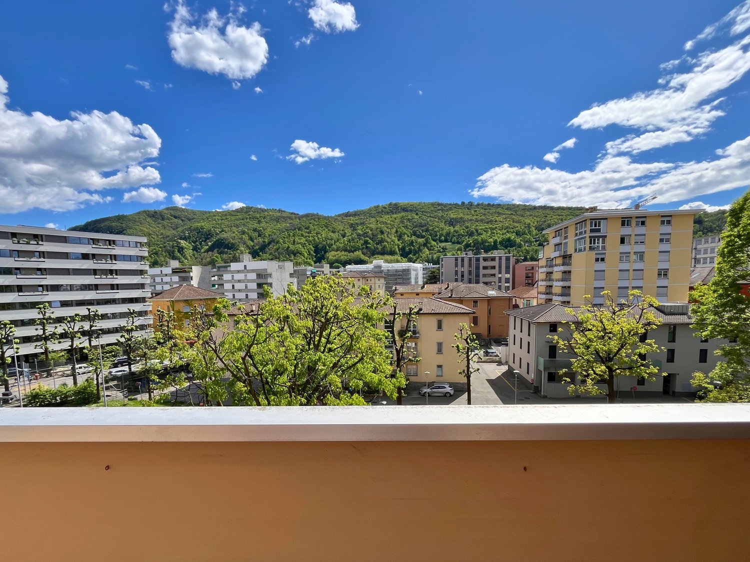 Appartement de 3 ½ pièces

A louer, lumineux appartement de 3.5 locaux au centre de Chiasso, dans une position stratégique et bien desservie.

A quelques minutes à pied de la gare FFS, de l'arrêt de bus et de tous les principaux services (banques, supermarchés, magasins, restaurants). Excellentes li
