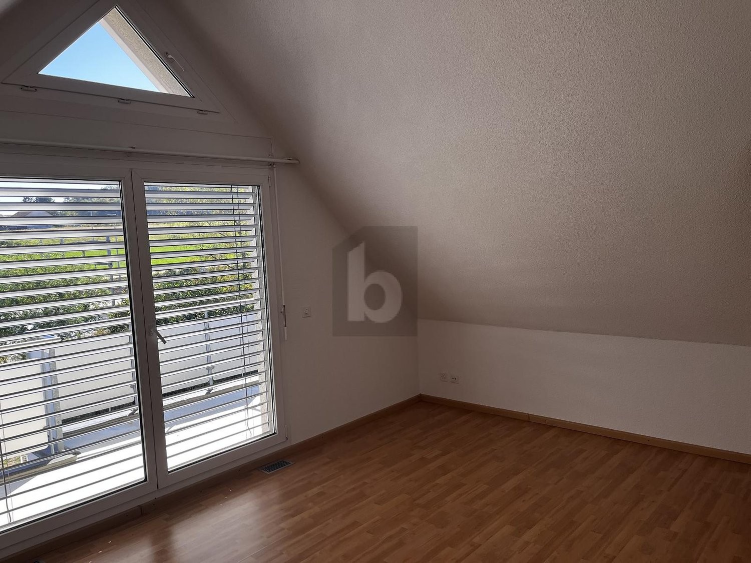 Appartement en attique de 4 ½ pièces, photo 3 sur 4