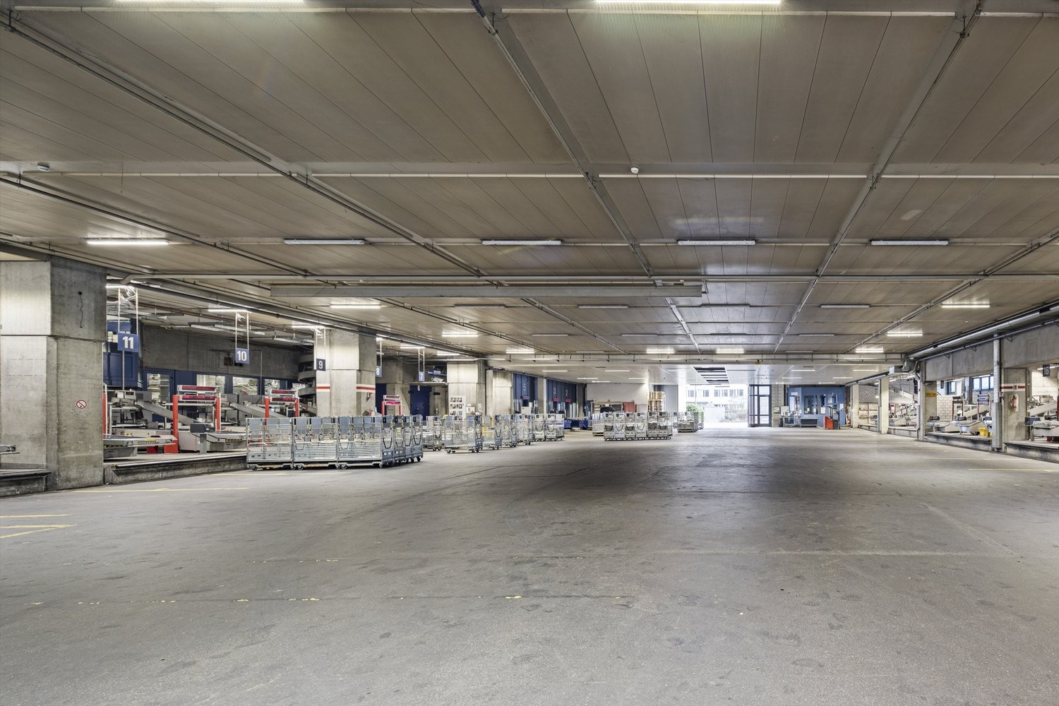 Local de stockage de 2200m²