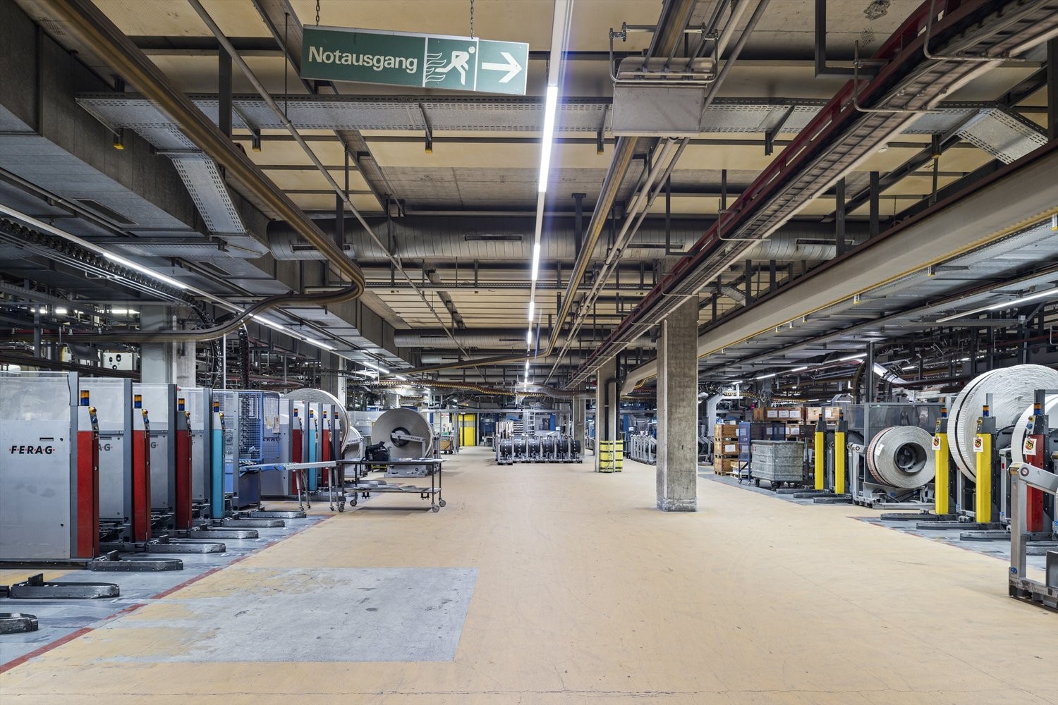 Local de stockage de 2200m²