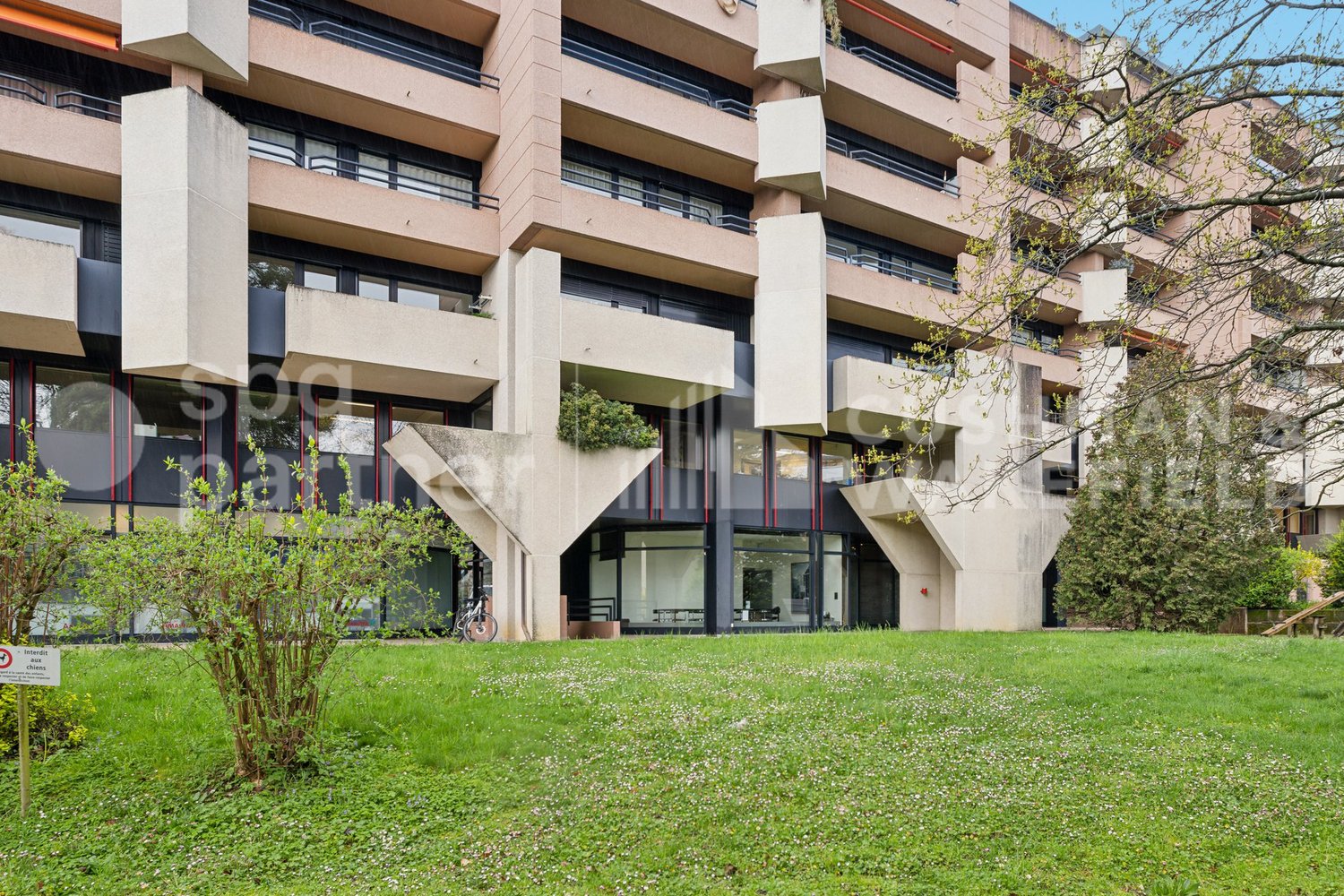 95m² office