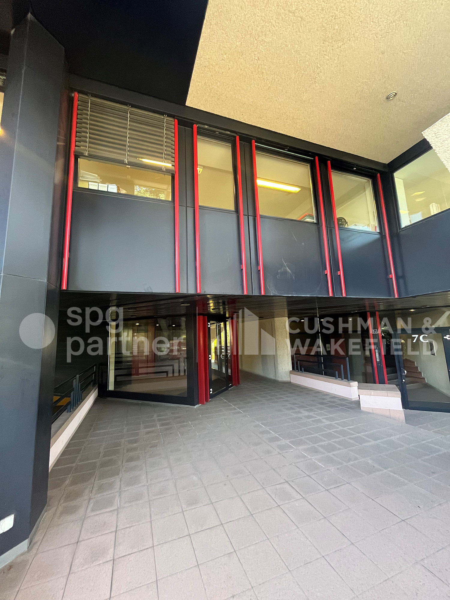 95m² office