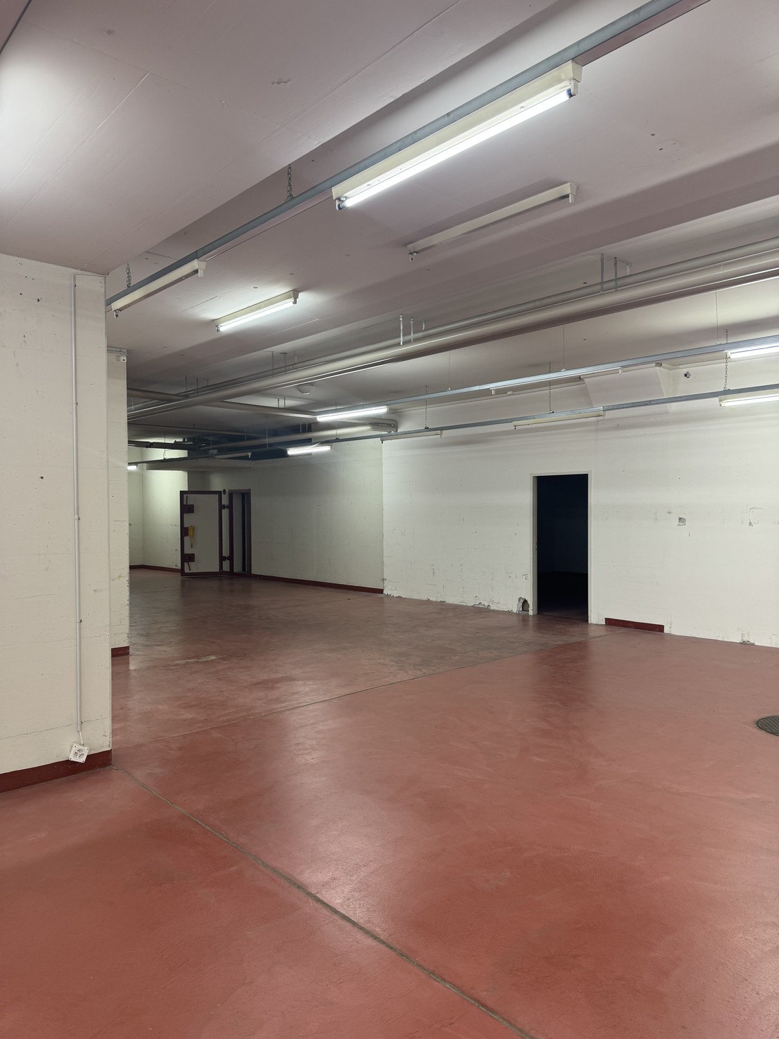 711m² de local de stockage, photo 2 sur 10