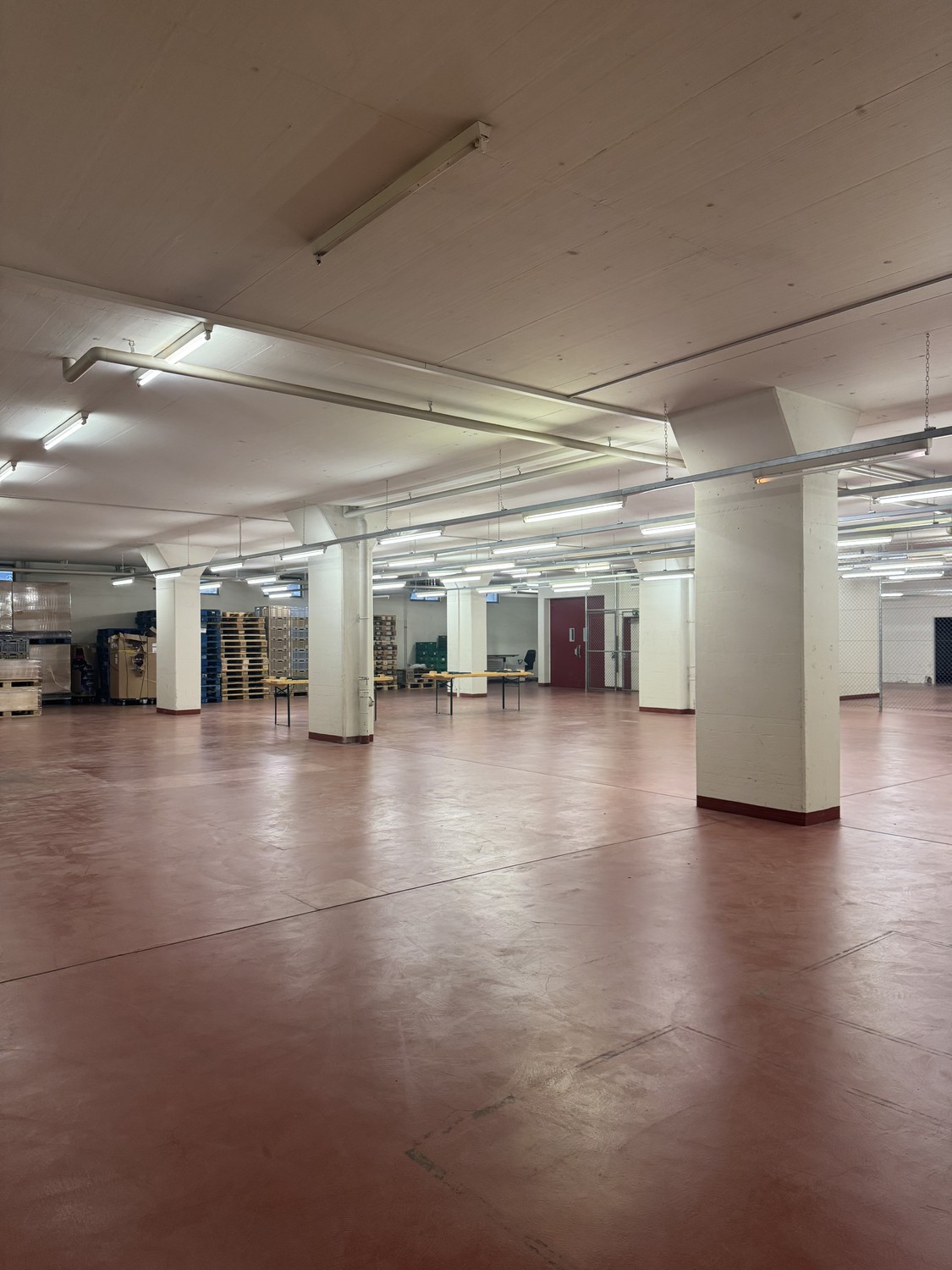 711m² de local de stockage, photo 1 sur 10