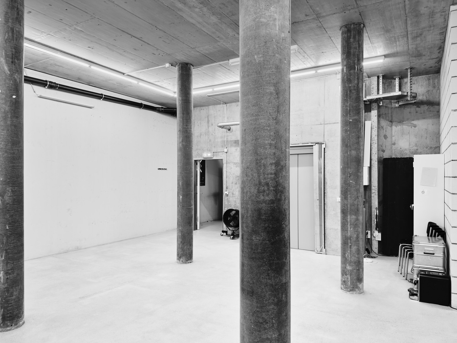 Bureau de 65m², photo 1 sur 5