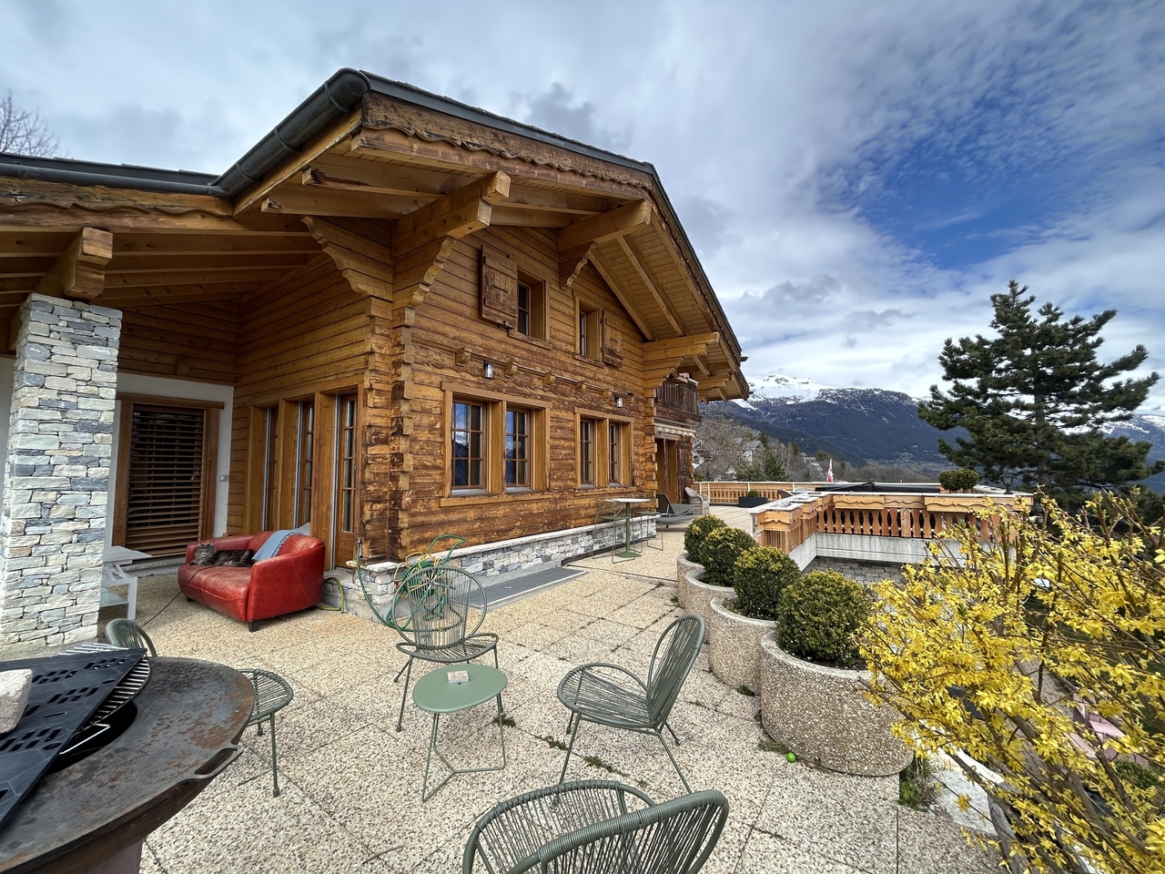 8 rooms chalet, photo 1 sur 10