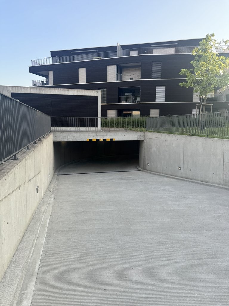 Place de stationnement couvert pour vélo de 2m², photo 1 sur 3