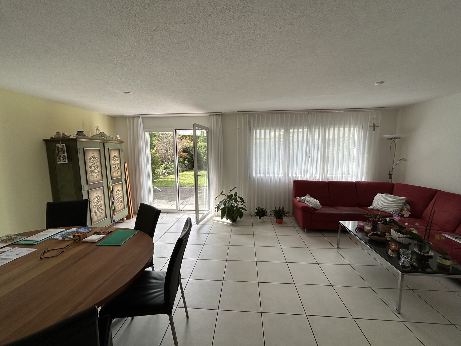 Chambre en colocation

Recherche une colocataire chaleureuse 🏡
Comme mes enfants adultes ont désormais quitté le domicile, je recherche pour ma maison une colocataire simple et sympathique.

Je suis une femme ouverte et chaleureuse et je travaille dans les soins avec des horaires de service. Une co, photo 7 sur 8