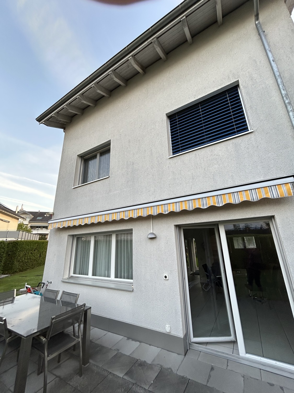 Chambre en colocation

Recherche une colocataire chaleureuse 🏡
Comme mes enfants adultes ont désormais quitté le domicile, je recherche pour ma maison une colocataire simple et sympathique.

Je suis une femme ouverte et chaleureuse et je travaille dans les soins avec des horaires de service. Une co, photo 1 sur 8