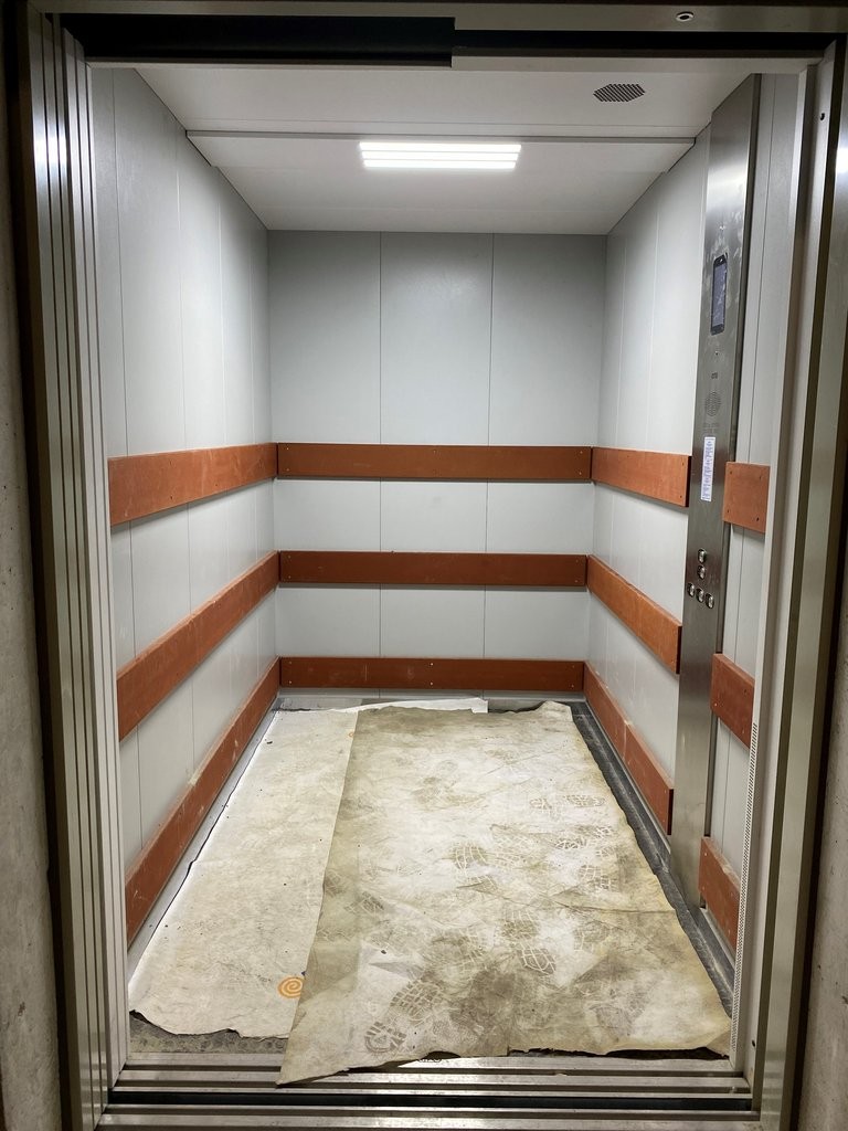 47m² storage room