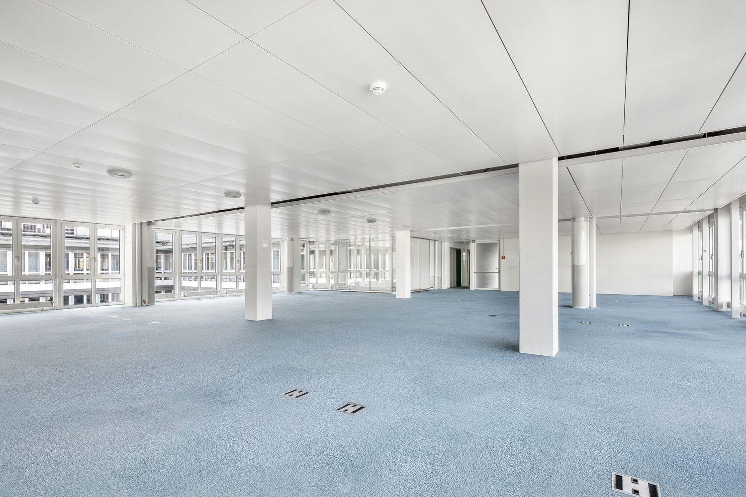 284m² bureau, photo 1 sur 7
