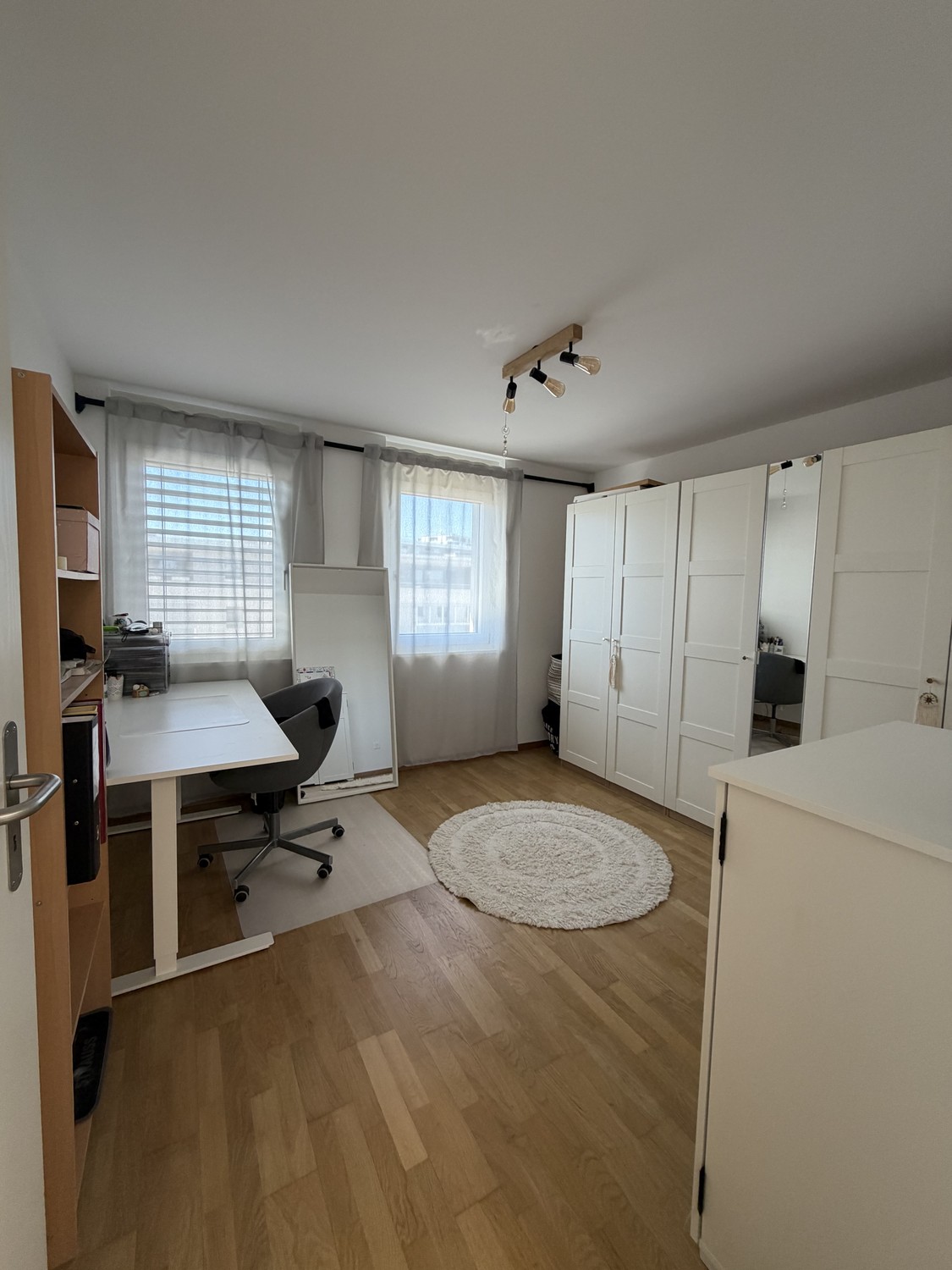 Appartement de 3 ½ pièces
Reprise de bail au 1.11
7eme étage (attique)
Colonne de lavage incluse