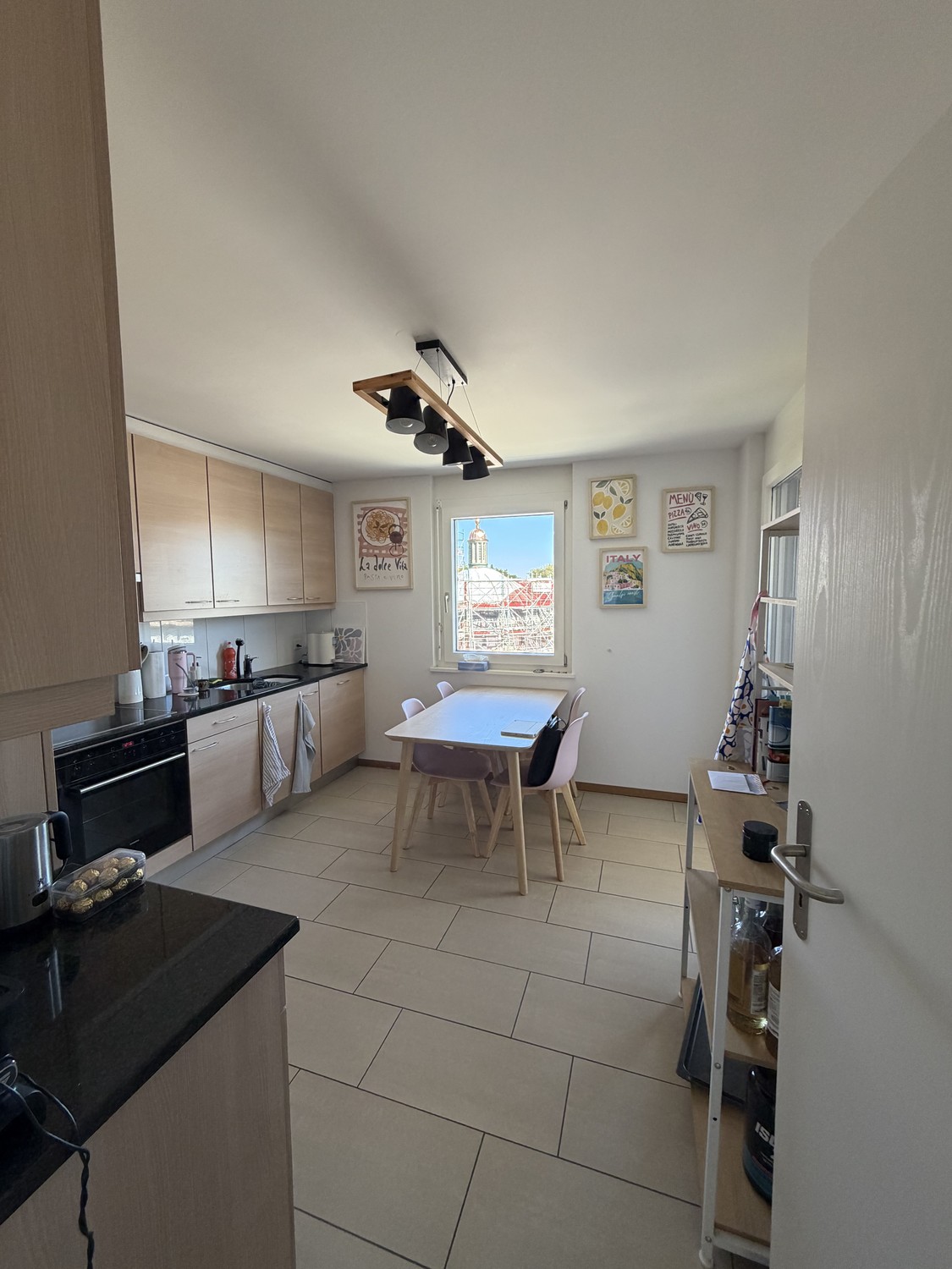 Appartement de 3 ½ pièces
Reprise de bail au 1.11
7eme étage (attique)
Colonne de lavage incluse