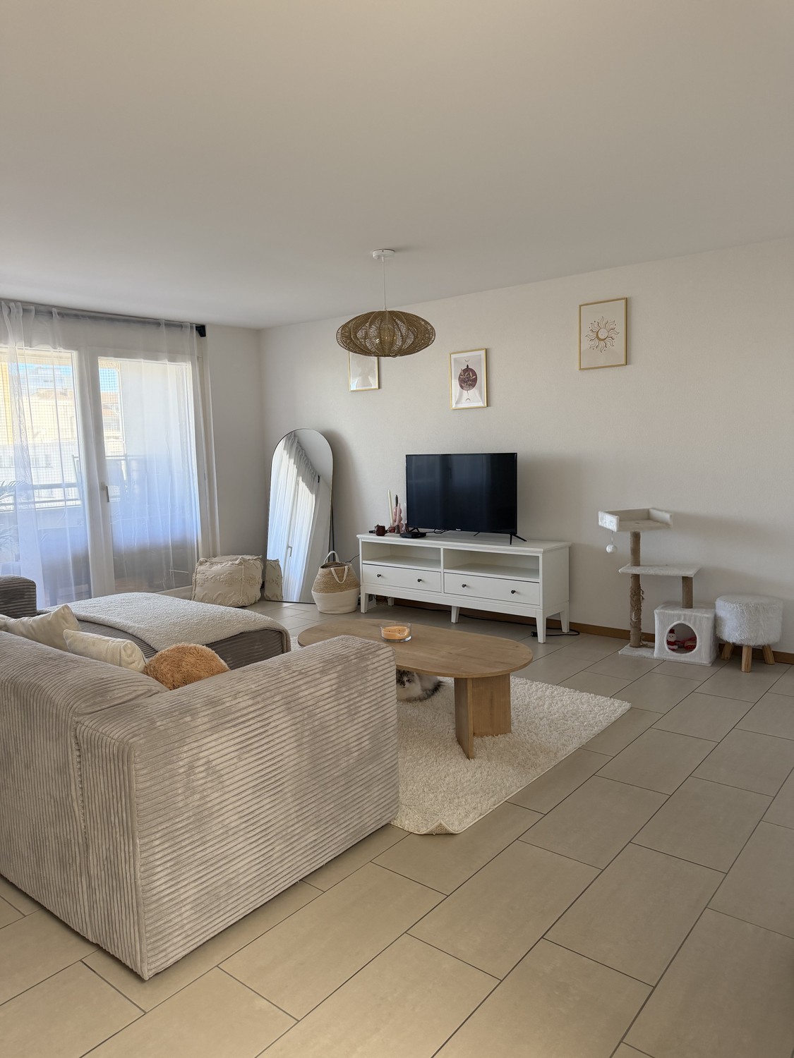 Appartement de 3 ½ pièces
Reprise de bail au 1.11
7eme étage (attique)
Colonne de lavage incluse