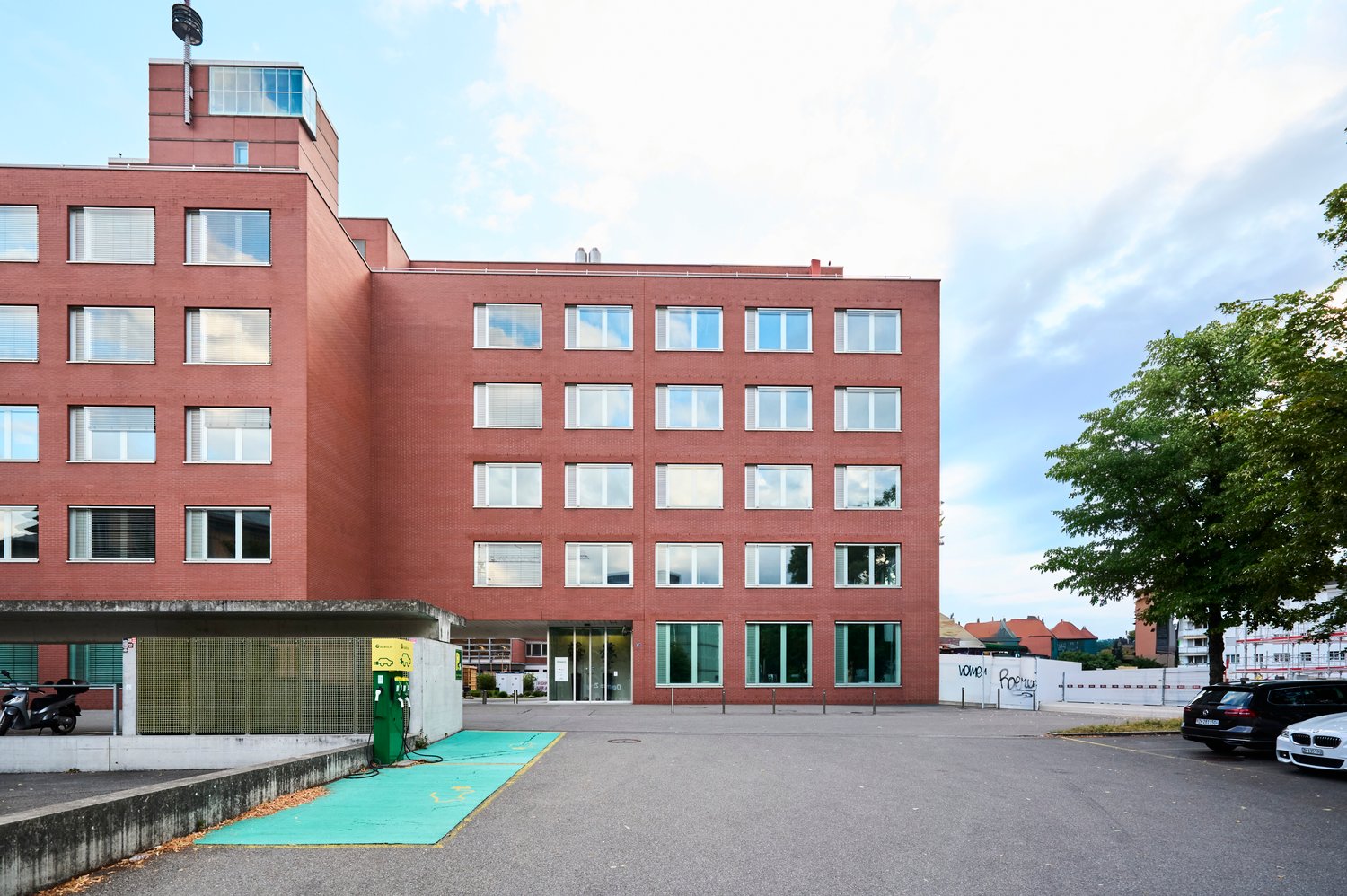 3974m² office