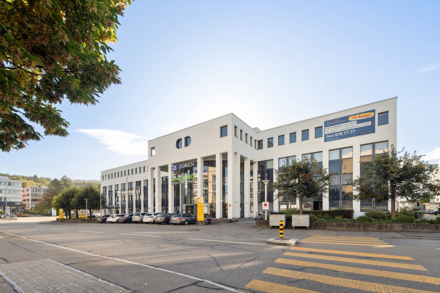1195m² de bureaux

Situées dans un emplacement optimal entre Zürich et Basel, vos nouvelles surfaces commerciales seront disponibles immédiatement.

Les locaux offrent d'innombrables possibilités flexibles pour une grande variété d'utilisations. Des concepts de bureaux modernes en open-space, des in, photo 1 sur 7
