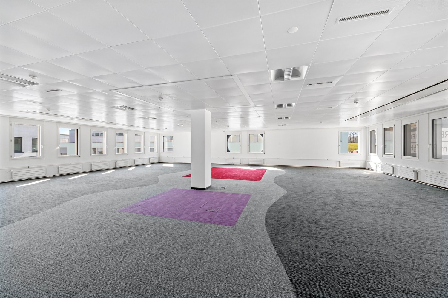 1195m² de bureaux

Situées dans un emplacement optimal entre Zürich et Basel, vos nouvelles surfaces commerciales seront disponibles immédiatement.

Les locaux offrent d'innombrables possibilités flexibles pour une grande variété d'utilisations. Des concepts de bureaux modernes en open-space, des in, photo 6 sur 7