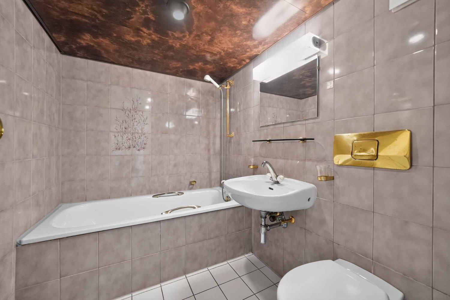5 rooms apartment