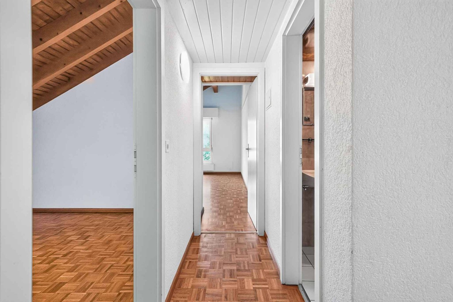 5 rooms apartment