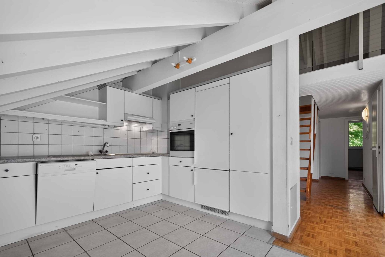 5 rooms apartment