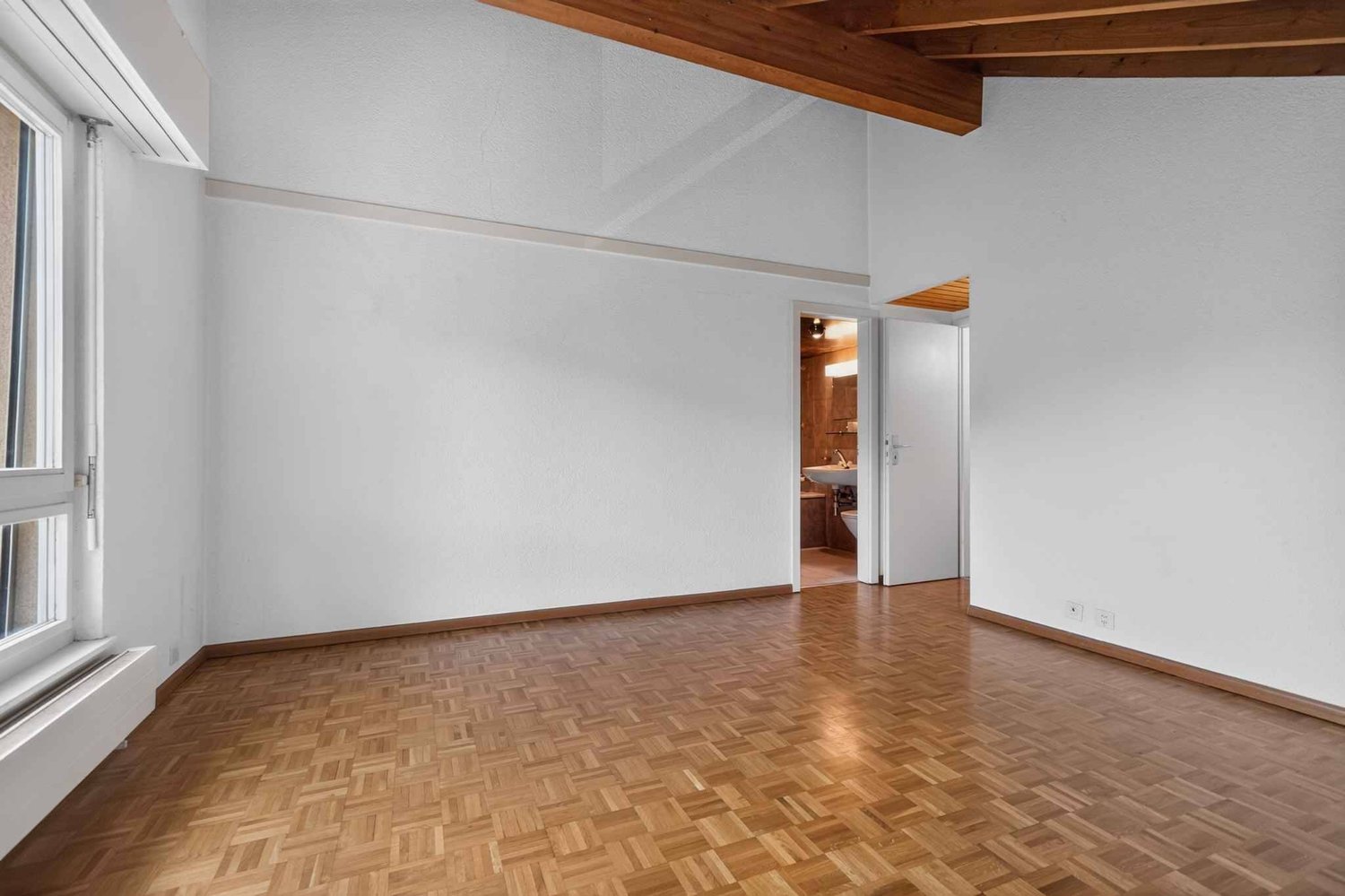 5 rooms apartment