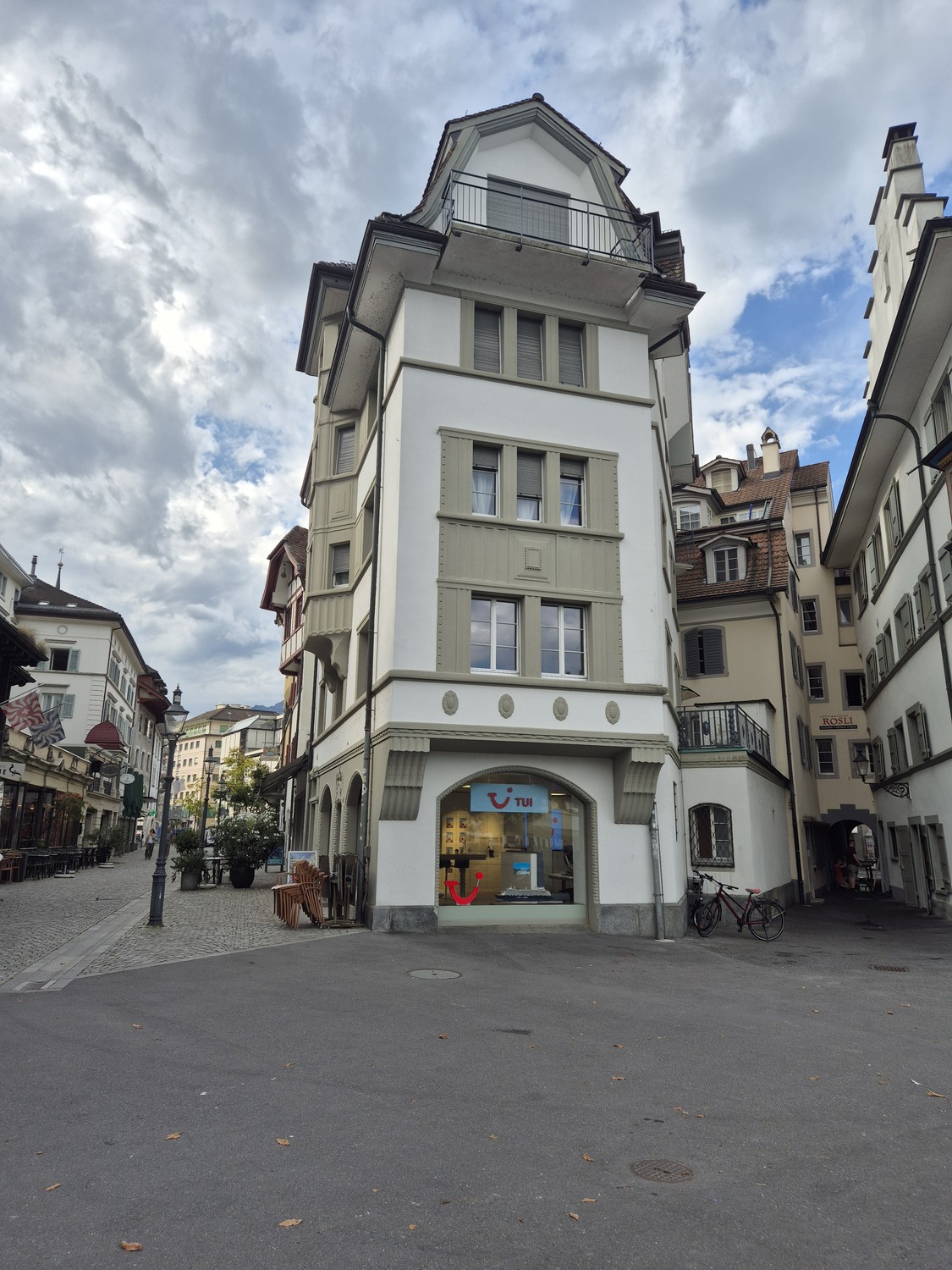 Appartement avec charme, directement au bord de la Reuss, en plein cœur de la vieille ville de Luzern !