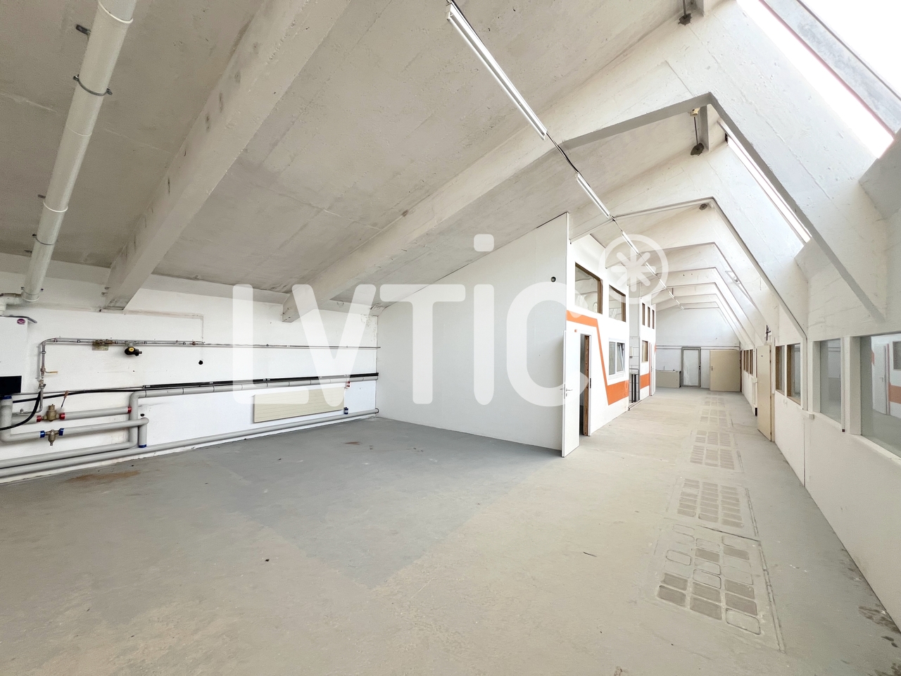 712m² storage room, photo 2 sur 8
