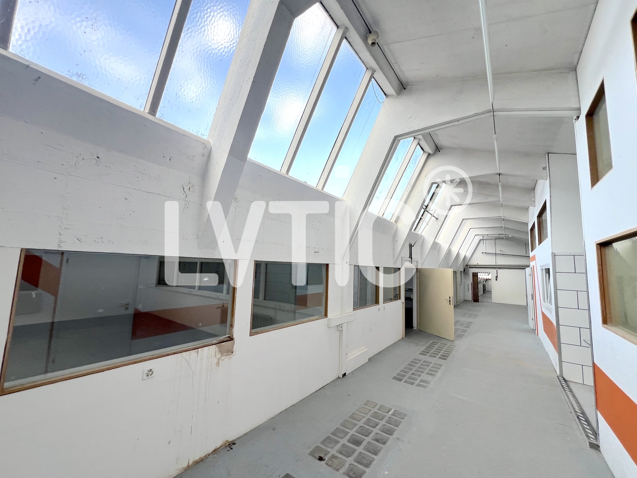 712m² storage room, photo 4 sur 8