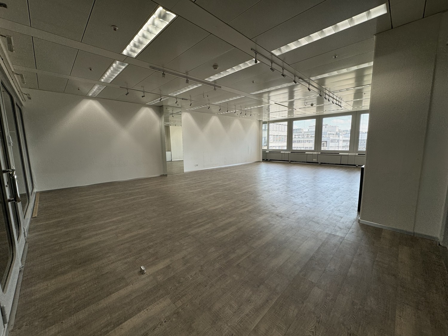 101m² commercial, photo 3 sur 4