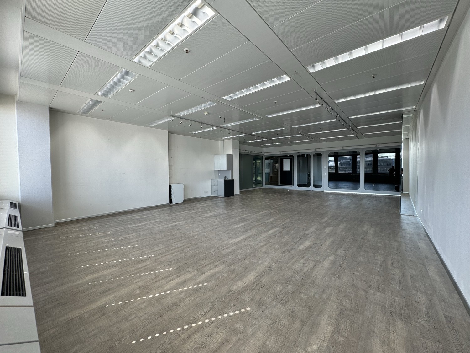 101m² commercial, photo 1 sur 4