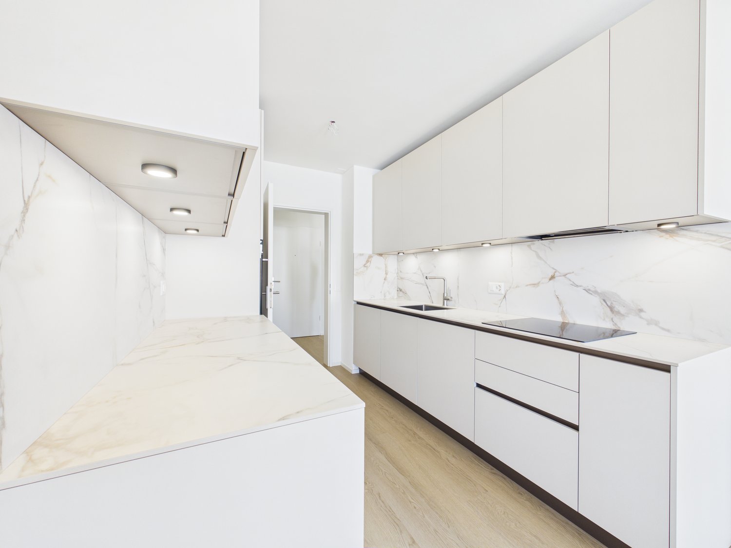 Appartement en attique de 2 ½ pièces, photo 2 sur 9