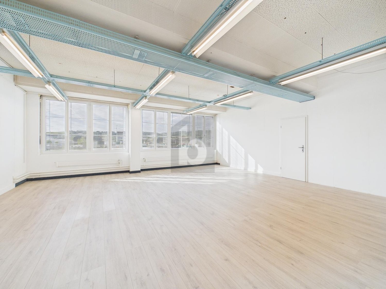 Bureau de 250m², photo 2 sur 4