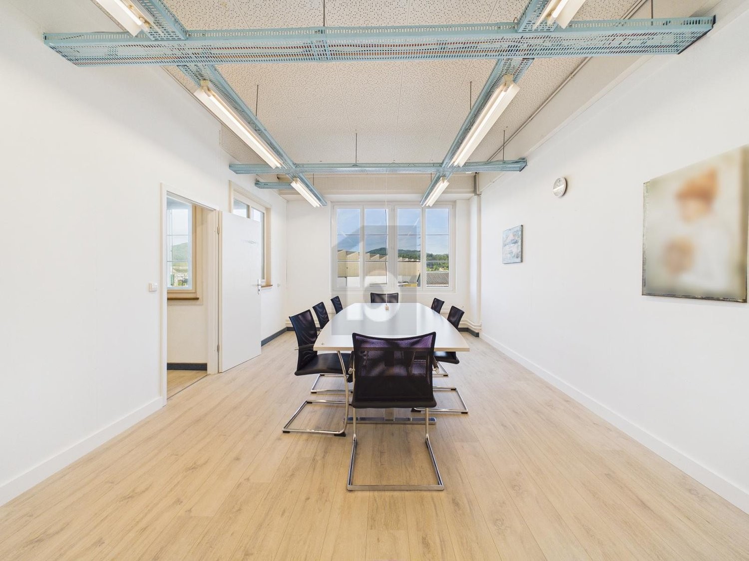 Bureau de 250m², photo 1 sur 4